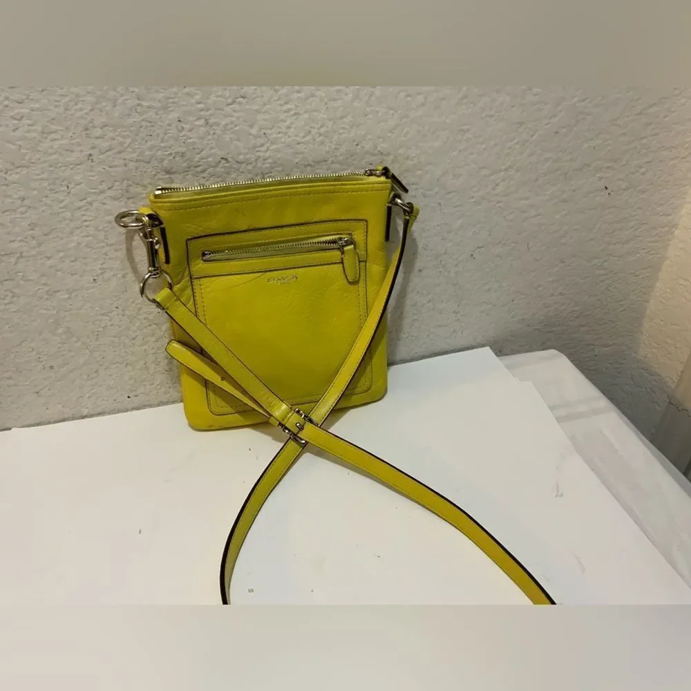 Coach Legacy Swingpack Handbag yellow Leather Sv/lemon crossbody